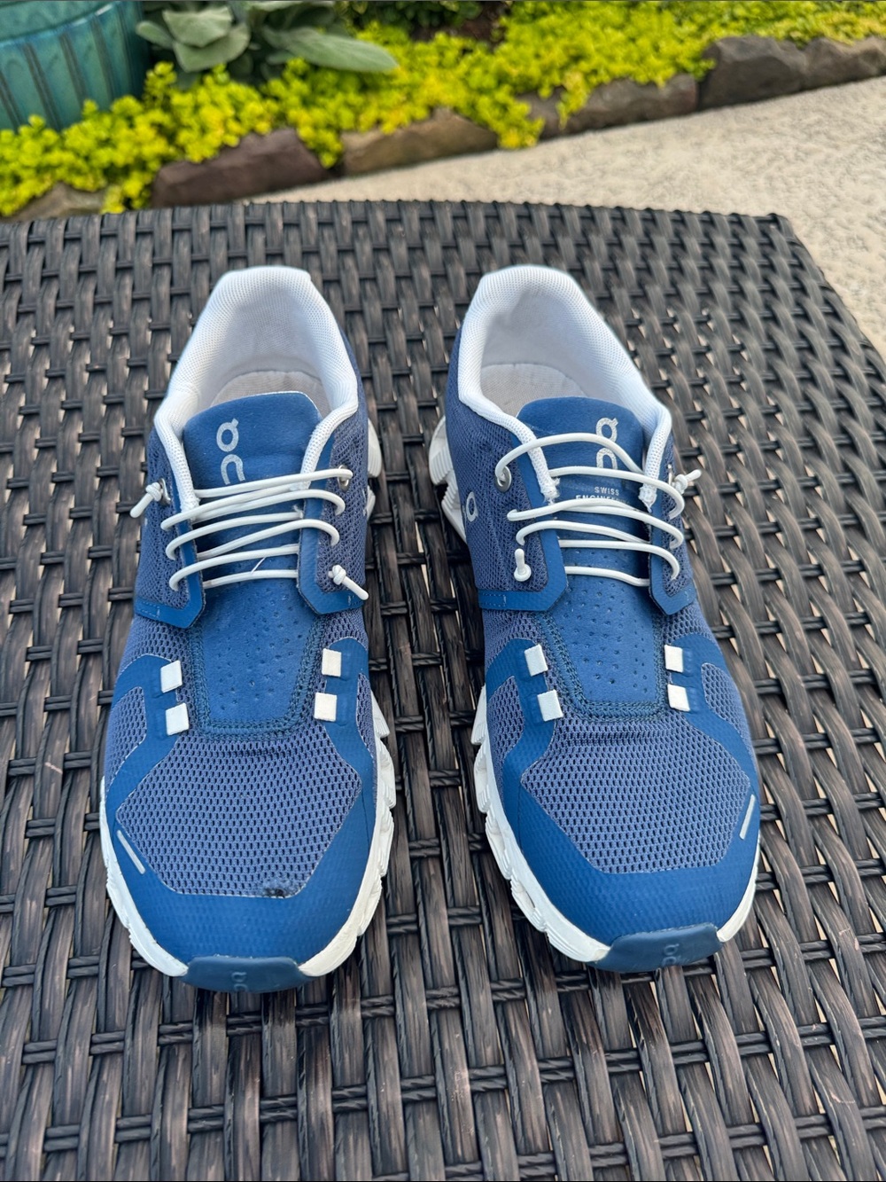 On Running Women’s Navy Blue and White Cloud Sneakers Size 8 - Picture 4 of 8